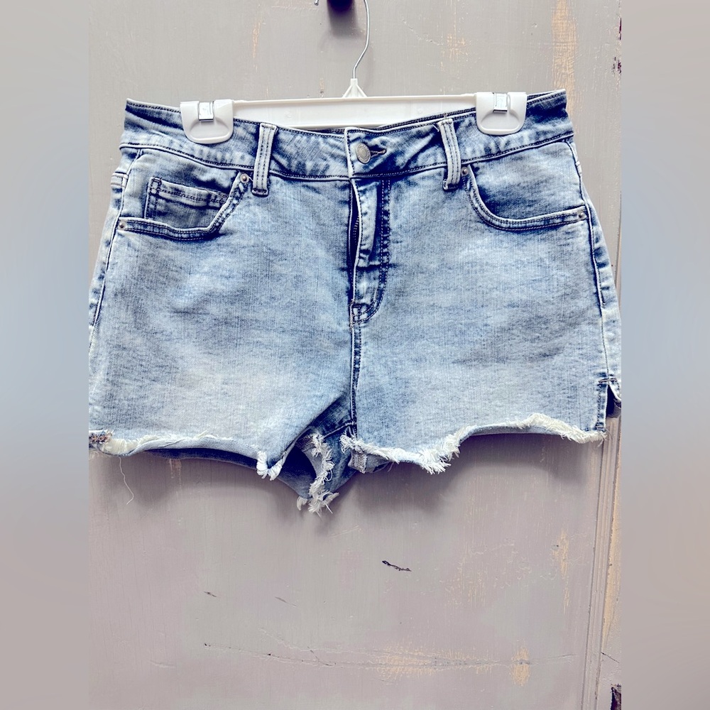 Time and Tru Cutoff Shorts - Faded Denim (size 10)